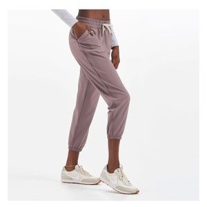 Like new Vuori Weekend Joggers